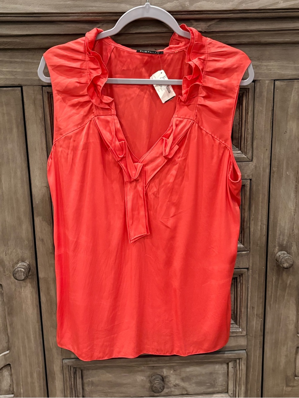 NWT Women’s ELIE TAHARI Coral Ruffle V-Neck Sleeveless Silk Blouse (XL)
